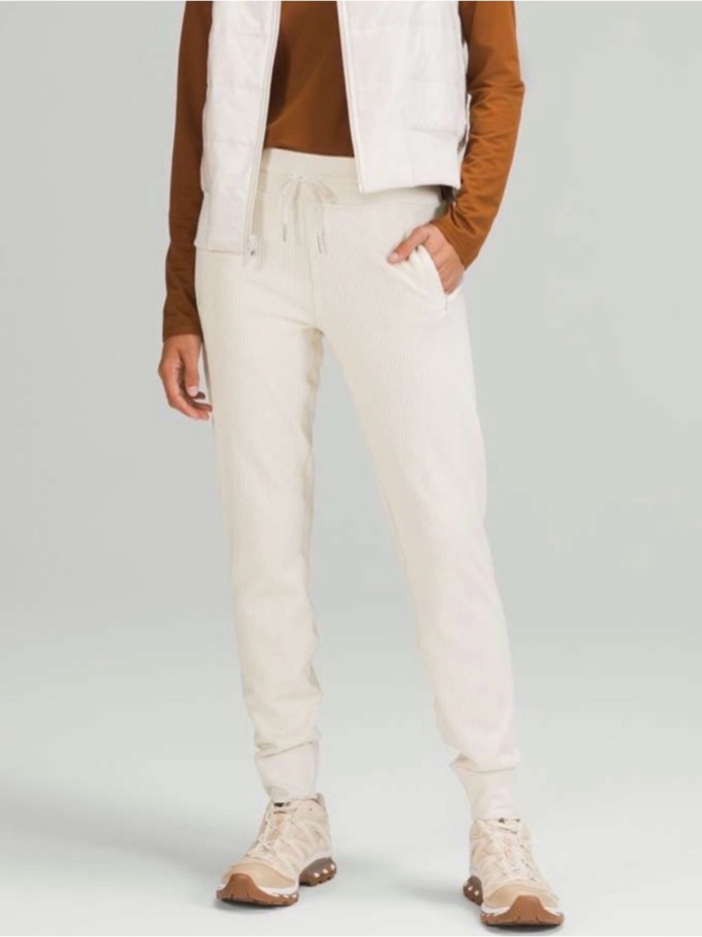BNWT LULULEMON Engineered Warmth Jogger in white opal